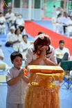 ภาพ No.238056:วันอังคารที่ 12 สิงหาคม พ.ศ. 2568 กิจกรรมวันแม่แห่งชาติ พิธีเปิดห้องปฎิบัติธรรม "กลางใส ใจสว่าง" (World Inner Peace Meditation Room) พิธีลูกกราบคุณแม่-คุณพ่อ พิธีทอดผ้าป่ากองทุนเลี้ยงพระ&กฐิน 30,000 วัด(บูชาธรรมหลวงพ่อ) พิธีไถ่โคท้อง 2 ตัว  ณ วิหารคด 2 ว