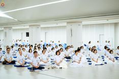 ภาพ No.246503:วันที่ 17 กันยายน พ.ศ. 2568 พิธีรับดวงแก้วนักเรียนบาลี "ดวงแก้วยกชั้นให้ลั่นจักรวาล" ณ ห้องเทวสภา วัดพระธรรมกาย