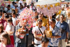 ภาพ No.173028:พิธีทอดกฐิน วัดนาบุญเฉลิมราษร์ ปราจีนบุรี ในโครงการกฐินสามัคคีทั่วไทย 30,000 วัด บูชาธรรม 80 ปี หลวงพ่อธัมมชโย โดยคณะศิษยานุศิษย์วัดพระธรรมกาย วันที่ 2 พฤศจิกายน พ.ศ. 2567