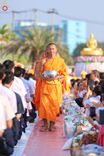 ภาพ No.180443:พิธีตักบาตรพระ ๑,๐๐๐ รูป ฉลองเมืองลำปาง ๑,๓๔๔ ปี วันเสาร์ที่ ๗ ธันวาคม พ.ศ. ๒๕๖๗ ณ ลานพระบรมราชานุสาวรีย์ พระนเรศวรมหาราช อ.เกาะคา จ.ลำปาง