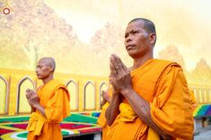 ภาพ No.201331:พระธรรมยาตราปฏิบัติธรรม และถ่ายภาพหมู่ประวัติศาสตร์ ณ อาคารธรรมยาตรา กตัญญูบูชามหาปูชนียาจารย์  ตรงข้ามวัดปากน้ำภาษีเจริญ จ.กรุงเทพมหานคร ในโครงการธรรมยาตรา กตัญญูบูชา มหาปูชนียาจารย์ พระมงคลเทพมุนี(สด จนฺทสโร) พระผู้ปราบมาร อนุสรณ์สถาน 7 แห่ง ปีที่ 13