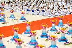 ภาพ No.215331:วันอาทิตย์ต้นเดือนที่ 6 เมษายน พ.ศ. 2568 พิธีบูชาข้าวพระ สภาธรรมกายสากล วัดพระธรรมกาย