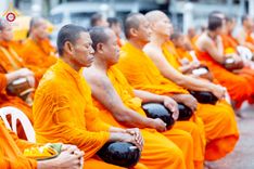 ภาพ No.226108:วันอาทิตย์ที่ 25 พฤษภาคม พ.ศ. 2568 พิธีตักบาตรพระ 1,000 รูปเมืองตรัง ครบรอบ 110 ปี เมืองทับเที่ยง ถวายเป็นพุทธบูชา ถวายเป็นพระราชกุศลแด่รัชกาลที่ 10 และอุทิศส่วนกุศลแด่อดีตเจ้าเมืองตรัง และบรรพบุรุษ ณ บริเวณหน้าศาลากลางจังหวัดตรัง ถนนพระราม 6