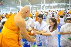 ภาพ No.205885:พิธีตักบาตร และ พิธีบูชาข้าวพระ ในวันอาทิตย์ต้นเดือน 2 กุมภาพันธ์ พ.ศ. 2568 ณ สภาธรรมกายสากล วัดพระธรรมกาย
