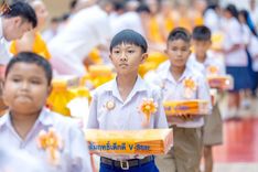 ภาพ No.246000:วันเสาร์ที่ 13 กันยายน พ.ศ. 2568 พิธีมอบผ้าไตรประธานกฐินสัมฤทธิ์เด็กดี V-Star ณ สภาธรรมกายสากล วัดพระธรรมกาย