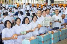 ภาพ No.240415:วันพุธที่ 27 สิงหาคม พ.ศ. 2568 พิธีตักบาตร ในวันธรรมชัย ณ วัดพระธรรมกาย จ.ปทุมธานี