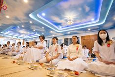 ภาพ No.196375:พิธีถวายภัตตาหารเป็นสังฆทาน แด่พระธรรมยาตรา ณ วัดโบสถ์(บน) ตำบลบางคูเวียง อำเภอบางกรวย จังหวัดนนทบุรี ในโครงการธรรมยาตรา กตัญญูบูชา มหาปูชนียาจารย์ พระมงคลเทพมุนี(สด จนฺทสโร) พระผู้ปราบมาร อนุสรณ์สถาน 7 แห่ง ปีที่ 13 วันที่ 17 มกราคม พ.ศ. 2568