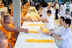 ภาพ No.188928:พิธีถวายภัตตาหารเป็นสังฆทาน แด่พระธรรมยาตรา ในโครงการธรรมยาตรา กตัญญูบูชา มหาปูชนียาจารย์ พระมงคลเทพมุนี(สด จนฺทสโร) พระผู้ปราบมาร ปีที่ 13 ณ อนุสรณ์สถานมหาวิหารพระมงคลเทพมุนี (โลตัสแลนด์) อ.สองพี่น้อง จ.สุพรรณบุรี วันที่ 4 มกราคม พ.ศ.2568