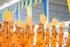 ภาพ No.88104:พิธีมุทิตาสักการะ เปรียญธรรม 9,6,3 และบาลีศึกษา 6,3  พิธีมอบดวงแก้วสามเณรทรงบาลีไวยากรณ์ วันอาทิตย์ 17 กันยายน พ.ศ. 2566 ณ สภาธรรมกายสากล วัดพระธรรมกาย