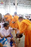 ภาพ No.232013:วันอาทิตย์ที่ 6 กรกฏาคม พ.ศ. 2568 พิธีตักบาตร ข้าวสารอาหารแห้ง  พิธีบูชาข้าวพระ สัมมนาพิเศษราชเหล็ก ณ สภาธรรมกายสากล วัดพระธรรมกาย