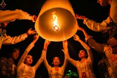 ภาพ No.104205:พิธีจุดประทีป ถวายเป็นพุทธบูชา สามเณรธรรมทายาทชาวอินโดนีเซียกว่า 1,000 รูป ณ มหาเจดีย์บุโรพุทโธ ประเทศอินโดนีเซีย ในวันที่ 23 ธันวาคม พ.ศ. 2566