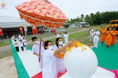 ภาพ No.83298:พิธีถวายสังฆทานคณะสงฆ์ 85 รูป  และพิธีทอดผ้าป่ายกช่อฟ้าดวงแก้ว มหาวิหารหลวงปู่  วันอาทิตย์ที่ 18 มิถุนายน 2566 ณ ศูนย์ปฏิบัติธรรมภาคใต้ อ.บางกล่ำ จ.สงขลา