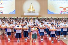 ภาพ No.246081:วันเสาร์ที่ 13 กันยายน พ.ศ. 2568 พิธีมอบผ้าไตรประธานกฐินสัมฤทธิ์เด็กดี V-Star ณ สภาธรรมกายสากล วัดพระธรรมกาย
