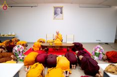 ภาพ No.222713:วันที่ 23 เมษายน พ.ศ. 2568 หลวงพ่อทัตตชีโวต้อนรับคณะสงฆ์เนปาล ณ อาคาร 100 ปี คุณยายมหารัตนอุบาสิกาจันทร์ ขนนกยูง วัดพระธรรมกาย