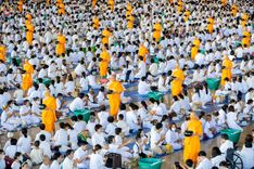 ภาพ No.86816:พิธีตักบาตร , พิธีบูชาข้าวพระ , พิธีจุดเทียนใจ ไฟนิรันดร์ อนันตชัย ในวันอาทิตย์ต้นเดือน 3 กันยายน พ.ศ. 2566 ณ วัดพระธรรมกาย