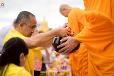 ภาพ No.242035:วันอาทิตย์ที่ 31 สิงหาคม พ.ศ. 2568 พิธีทำบุญแด่คณะสงฆ์ 122 รูป ฉลอง 121 ปี อำเภอคลองหลวง จ.ปทุมธานี เพื่อนำส่งช่วยเหลือคณะสงฆ์ 323 วัด 4 จังหวัดชายแดนภาคใต้ และช่วยเหลือประชาชนจากเหตุปะทะ แนวชายแดนไทย-กัมพูชา ณ บริเวณหน้าที่ว่าการอำเภอคลองหลวง จังหวัดปทุ