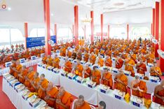 ภาพ No.234459:วันพฤหัสบดีที่ 24 กรกฎาคม พ.ศ. 2568 พิธีถวายสังฆทานแก่คณะสงฆ์ 323 วัด , พิธีมอบกองทุนหนุนแรงใจช่วยครูใต้ , พิธีทำบุญส่วนกุศลแด่ผู้วายชนม์ ในเหตุการณ์ความไม่สงบ 4 จังหวัด ชายแดนภาคใต้ (ปัตตานี , ยะลา , นราธิวาส , สงขลา) ปีที่ 21 ครั้งที่ 179 ณ วัดเวฬุวัน 