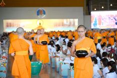 ภาพ No.240476:วันพุธที่ 27 สิงหาคม พ.ศ. 2568 พิธีตักบาตร ในวันธรรมชัย ณ วัดพระธรรมกาย จ.ปทุมธานี