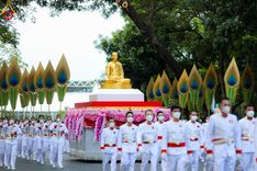 ภาพ No.89089:พิธีอัญเชิญรูปหล่อทองคำ  คุณยายอาจารย์มหารัตนอุบาสิกาจันทร์ ขนนกยูง เพื่อประดิษฐาน ณ มหาวิหารคุณยายอาจารย์ฯ เนื่องในวันครูผู้ค้นพบวิชชาธรรมกาย วันศุกร์ที่ 29 กันยายน พ.ศ. 2566
