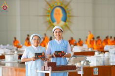 ภาพ No.210612:วันเสาร์ที่ 8 มีนาคม พ.ศ. 2568 พิธีสวดพระพุทธมนต์ และถวายภัตตาหารเมนูสวรรค์แด่พระภิกษุ สามเณร ณ หอฉันคุณยายอาจารย์ฯ วัดพระธรรมกาย