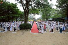 ภาพ No.234073:วันอาทิตย์ที่ 20 กรกฎาคม พ.ศ.2568 พิธีทอดผ้าป่า และพิธีตอกเสาเข็มต้นแรก สร้างอาคารปฏิบัติธรรมพระมงคลเทพมุนี ณ ศูนย์ปฏิบัติธรรมสุราษฏร์ธานี