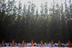 ภาพ No.193241:พิธีต้อนรับพระธรรมยาตรา ณ อนุสรณ์สถาน สถานที่เกิดในเพศสมณะ วัดสองพี่น้อง อำเภอสองพี่น้อง จังหวัดสุพรรณบุรี ในโครงการธรรมยาตรา กตัญญูบูชา มหาปูชนียาจารย์ พระมงคลเทพมุนี(สด จนฺทสโร) พระผู้ปราบมาร อนุสรณ์สถาน 7 แห่ง ปีที่ 13 วันที่ 11 มกราคม พ.ศ. 2568