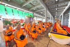ภาพ No.246592:วันที่ 14 กันยายน พ.ศ. 2568 พิธีตักบาตรฉลองพระใหม่ ในโครงการอุปสมบทหมู่บูชาธรรม ครบรอบ108ปี วันครูผู้ค้นพบวิชชาธรรมกาย ณ วิหารคด วัดพระธรรมกาย