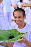 ภาพ No.180011:พิธีปลงผมนาคธรรมทายาท ในโครงการอุปสมบทหมู่ บูชาธรรมมหาปูชนียาจารย์ (ศูนย์อบรมวัดพระธรรมกาย) วันที่ 1 ธันวาคม พ.ศ. 2567 ณ ลานธรรมหารัตนวิหารคด วัดพระธรรมกาย จ.ปทุมธานี