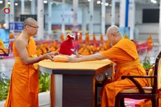 ภาพ No.237455:วันอาทิตย์ที่ 10 สิงหาคม พ.ศ.2568 พิธีมอบใบประกาศเกียรติคุณ โครงการสอบบาลี "ฉลองแชมป์" บูชาธรรม 80 ปี หลวงพ่อธัมมชโย ประจำปี 2568 และ พิธีมอบดวงแก้วสามเณรทรงบาลีไวยากรณ์ ณ สภาธรรมกายสากล วัดพระธรรมกาย ปทุมธานี