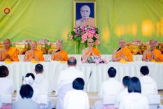 ภาพ No.194387:พิธีถวายภัตตาหารเป็นสังฆทาน แด่พระธรรมยาตรา ณ อนุสรณ์สถานมหาวิหารพระมงคลเทพมุนี (โลตัสแลนด์) อ.สองพี่น้อง จ.สุพรรณบุรี ในโครงการธรรมยาตรา กตัญญูบูชา มหาปูชนียาจารย์ พระมงคลเทพมุนี(สด จนฺทสโร) พระผู้ปราบมาร ปีที่ 13 วันที่ 13 มกราคม พ.ศ.2568