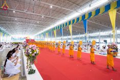 ภาพ No.237429:วันอาทิตย์ที่ 10 สิงหาคม พ.ศ.2568 พิธีมอบใบประกาศเกียรติคุณ โครงการสอบบาลี "ฉลองแชมป์" บูชาธรรม 80 ปี หลวงพ่อธัมมชโย ประจำปี 2568 และ พิธีมอบดวงแก้วสามเณรทรงบาลีไวยากรณ์ ณ สภาธรรมกายสากล วัดพระธรรมกาย ปทุมธานี