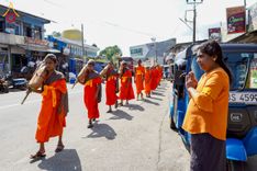 ภาพ No.226476:วันที่ 7-10 พฤษภาคม พ.ศ. 2568 โครงการเดินธรรมยาตรา สยาม-ลังกา ธรรมยาตรา ฉลองเทศกาลวิสาขบูชาแห่งชาติ ศรีลังกา บูชาธรรม 81 ปี หลวงพ่อธัมมชโย เมืองนูวราอิลิยา ประเทศศรีลังกา
