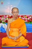 ภาพ No.238075:วันอังคารที่ 12 สิงหาคม พ.ศ. 2568 กิจกรรมวันแม่แห่งชาติ พิธีเปิดห้องปฎิบัติธรรม "กลางใส ใจสว่าง" (World Inner Peace Meditation Room) พิธีลูกกราบคุณแม่-คุณพ่อ พิธีทอดผ้าป่ากองทุนเลี้ยงพระ&กฐิน 30,000 วัด(บูชาธรรมหลวงพ่อ) พิธีไถ่โคท้อง 2 ตัว  ณ วิหารคด 2 ว