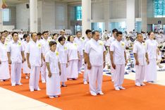 ภาพ No.233748:วันเสาร์ที่ 19 กรกฎาคม พ.ศ.2568 วันมหารำลึก ครั้งที่ 35 พิธีรำลึกถึงนักสร้างบารมี , พิธีสวดพระพุทธมนต์ , พิธีทอดผ้าบังสกุลและถวายไทยธรรม วัดพระธรรมกาย