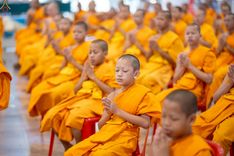 ภาพ No.251260:วันที่ 10 ตุลาคม พ.ศ. 2568 พิธีปฏิบัติธรรม ในวันคล้ายวันเกิด 141 ปี พระมงคลเทพมุนี (สด จนฺทสโร) พระผู้ปราบมาร ณ สภาธรรมกายสากล วัดพระธรรมกาย