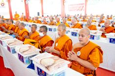 ภาพ No.234465:วันพฤหัสบดีที่ 24 กรกฎาคม พ.ศ. 2568 พิธีถวายสังฆทานแก่คณะสงฆ์ 323 วัด , พิธีมอบกองทุนหนุนแรงใจช่วยครูใต้ , พิธีทำบุญส่วนกุศลแด่ผู้วายชนม์ ในเหตุการณ์ความไม่สงบ 4 จังหวัด ชายแดนภาคใต้ (ปัตตานี , ยะลา , นราธิวาส , สงขลา) ปีที่ 21 ครั้งที่ 179 ณ วัดเวฬุวัน 