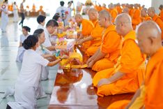ภาพ No.230465:วันที่ 28 มิถุนายน พ.ศ. 2568 พิธีถวายภัตตาหารเมนูสวรรค์ เพื่อการบรรลุธรรม ณ หอฉันคุณยายอาจารย์ฯ วัดพระธรรมกาย