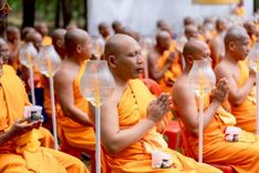 ภาพ No.238390:วันเสาร์ที่ 9 สิงหาคม พ.ศ. 2568 พิธีกลั่นแผ่นดิน โปรยทราย และจุดประทีปถวายเป็นพุทธบูชา จ.ระยอง สถาปนาองค์พระเจดีย์เพื่อสร้างสันติภาพโลก ณ ศูนย์ปฏิบัติธรรมระยอง(บ้านช่องลม) ต.บางบุตร อ.บ้านค่าย จ.ระยอง