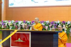ภาพ No.233740:วันเสาร์ที่ 19 กรกฎาคม พ.ศ.2568 วันมหารำลึก ครั้งที่ 35 พิธีรำลึกถึงนักสร้างบารมี , พิธีสวดพระพุทธมนต์ , พิธีทอดผ้าบังสกุลและถวายไทยธรรม วัดพระธรรมกาย