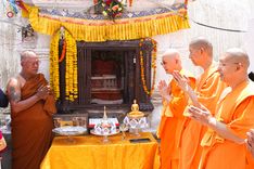 ภาพ No.80999:วัดพระธรรมกายน้อมถวายพระบรมสารีริกธาตุ เพื่อประดิษฐานเจดีย์จารุมตี เมืองกาฐมาณฑุ เนปาล  วันเสาร์ที่ 6 พฤษภาคม พ. ศ. 2566
