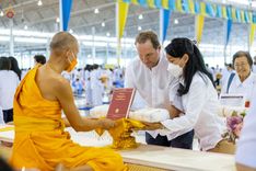 ภาพ No.80576:พิธีถวายทุนสนับสนุนการสร้าง พระไตรปิฎกฉบับธรรมชัย วันเสาร์ที่ 29 เมษายน พ.ศ. 2566 ณ สภาธรรมกายสากล วัดพระธรรมกาย