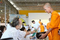 ภาพ No.240538:วันพุธที่ 27 สิงหาคม พ.ศ. 2568 พิธีตักบาตร ในวันธรรมชัย ณ วัดพระธรรมกาย จ.ปทุมธานี