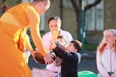 ภาพ No.173099:พิธีกฐินปุญญรังสีเศรษฐี ณ วัดพระธรรมกายนิวคาสเซิล สหราชอาณาจักร วันอาทิตย์ที่ 27 ตุลาคม พ.ศ. 2567