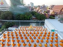 ภาพ No.201292:พระธรรมยาตราปฏิบัติธรรม และถ่ายภาพหมู่ประวัติศาสตร์ ณ อาคารธรรมยาตรา กตัญญูบูชามหาปูชนียาจารย์  ตรงข้ามวัดปากน้ำภาษีเจริญ จ.กรุงเทพมหานคร ในโครงการธรรมยาตรา กตัญญูบูชา มหาปูชนียาจารย์ พระมงคลเทพมุนี(สด จนฺทสโร) พระผู้ปราบมาร อนุสรณ์สถาน 7 แห่ง ปีที่ 13