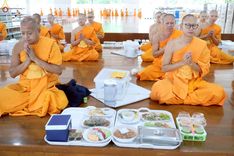 ภาพ No.230412:วันที่ 28 มิถุนายน พ.ศ. 2568 พิธีถวายภัตตาหารเมนูสวรรค์ เพื่อการบรรลุธรรม ณ หอฉันคุณยายอาจารย์ฯ วัดพระธรรมกาย