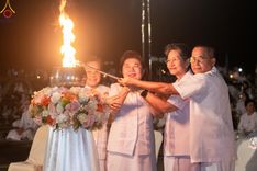 ภาพ No.175937:พิธีจุดประทีปโคมลาน, โคมลอยและลอยกระทง ถวายประทีปเป็นพุทธบูชา สร้างความสว่างไสวให้กับแผ่นดินด้วยแสงธรรม วันที่ 15 พฤศจิกายน พ.ศ. 2567 ณ พุทธอุทยานนานาชาติ อ.โพนพิสัย จ.หนองคาย