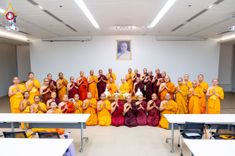 ภาพ No.222703:วันที่ 23 เมษายน พ.ศ. 2568 หลวงพ่อทัตตชีโวต้อนรับคณะสงฆ์เนปาล ณ อาคาร 100 ปี คุณยายมหารัตนอุบาสิกาจันทร์ ขนนกยูง วัดพระธรรมกาย