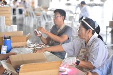 ภาพ No.239973:วันที่ 20-23 สิงหาคม พ.ศ. 2568 การเตรียมงานวันธรรมชัย ใส่ถ่านประทีป LED ที่วิหารคด 7 และ 25 วัดพระธรรมกาย