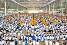 ภาพ No.232001:วันอาทิตย์ที่ 6 กรกฏาคม พ.ศ. 2568 พิธีตักบาตร ข้าวสารอาหารแห้ง  พิธีบูชาข้าวพระ สัมมนาพิเศษราชเหล็ก ณ สภาธรรมกายสากล วัดพระธรรมกาย