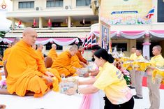 ภาพ No.241973:วันอาทิตย์ที่ 31 สิงหาคม พ.ศ. 2568 พิธีทำบุญแด่คณะสงฆ์ 122 รูป ฉลอง 121 ปี อำเภอคลองหลวง จ.ปทุมธานี เพื่อนำส่งช่วยเหลือคณะสงฆ์ 323 วัด 4 จังหวัดชายแดนภาคใต้ และช่วยเหลือประชาชนจากเหตุปะทะ แนวชายแดนไทย-กัมพูชา ณ บริเวณหน้าที่ว่าการอำเภอคลองหลวง จังหวัดปทุ